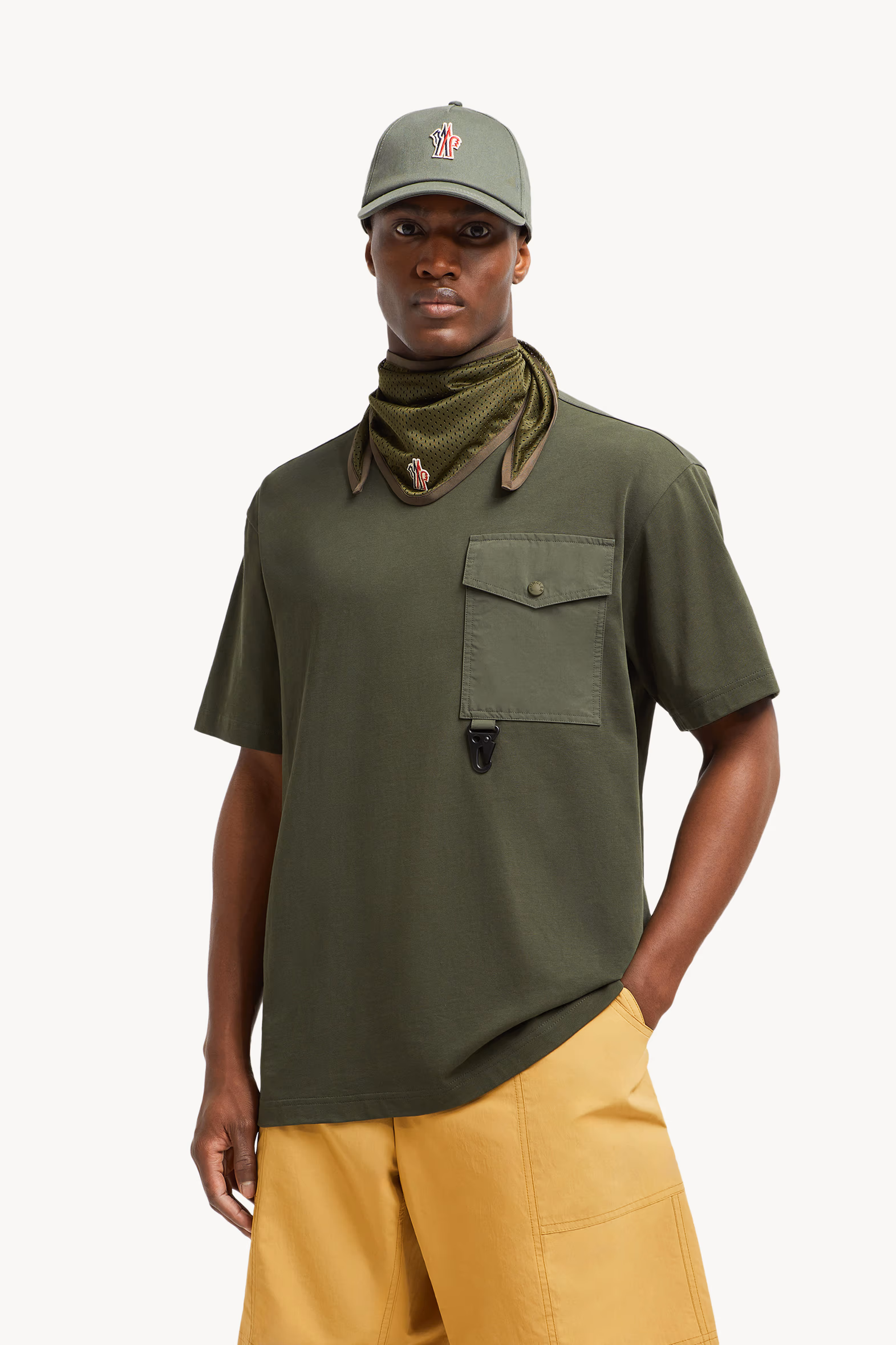 Camiseta de algodón con bolsillo Hombre Verde Oliva Moncler 0